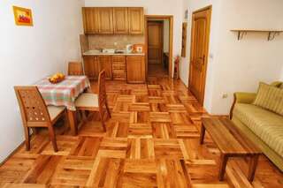 Отели типа «постель и завтрак» B&B Apart Hotel Paštrovski Konak Свети-Стефан Апартаменты с 1 спальней и видом на море-1