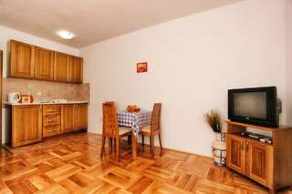 Отели типа «постель и завтрак» B&B Apart Hotel Paštrovski Konak Свети-Стефан Семейные апартаменты с видом на море-3