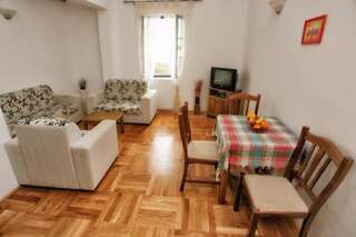 Отели типа «постель и завтрак» B&B Apart Hotel Paštrovski Konak Свети-Стефан Семейные апартаменты с видом на море-12